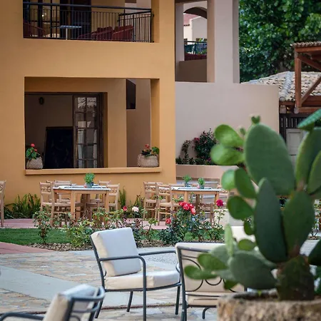 ホテル Grecotel Luxme Costa Botanica アカラヴィ